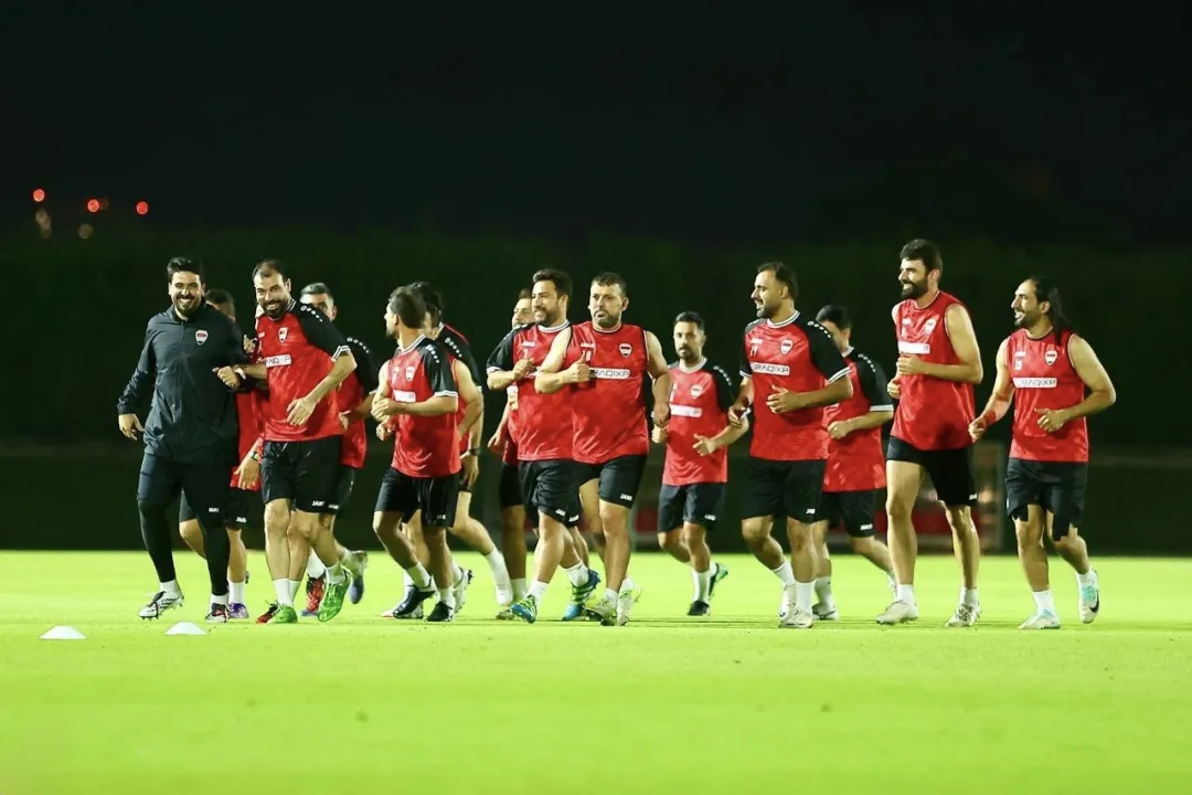 منتخب رواد العراق يبدأ تدريباته في قطر قبل مواجهة عمان ببطولة القدامى
