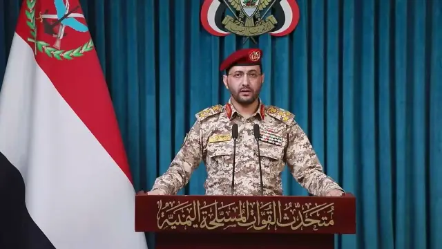 الحوثيون يعلنون ست عمليات تستهدف منشآت نفطية ومطارات سعودية والرياض تؤكد اعتراض صاروخين