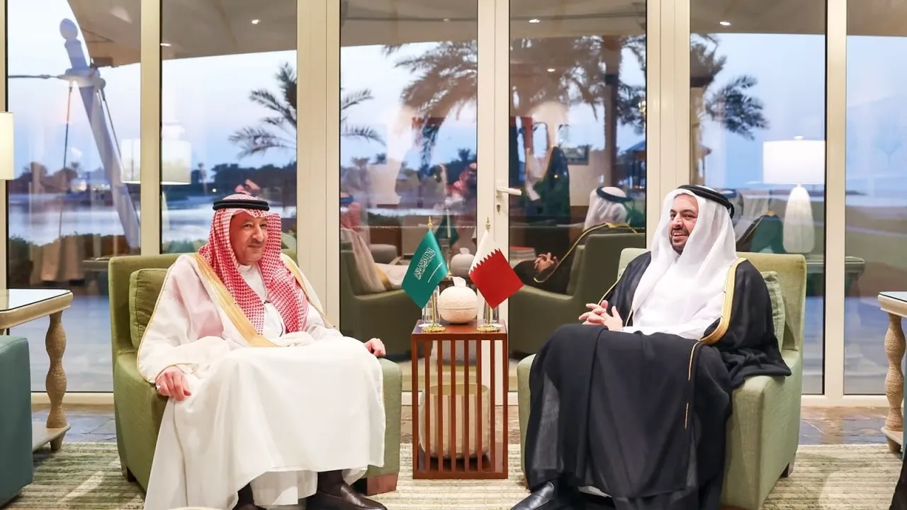 Le vice‑ministre saoudien des Affaires étrangères évoque les évolutions régionales avec le ministre d'État qatari et le représentant de l'UE au Dialogue de Manama